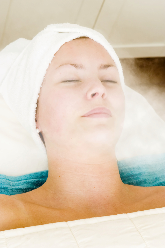 does hot steam help acne